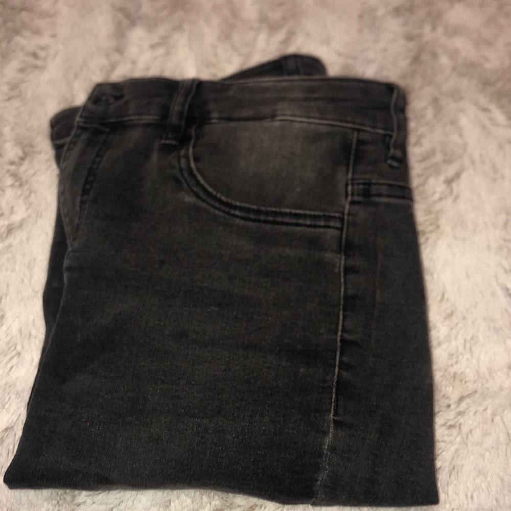 High wasted jeans.